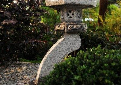 Rankei ou lanterne japonaise de 80 cm, en pierre granit taillée à la main